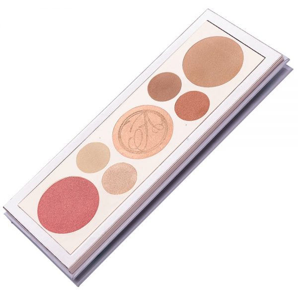 Inneholder blush, highlighter, bronzer og fire øyenskygger.