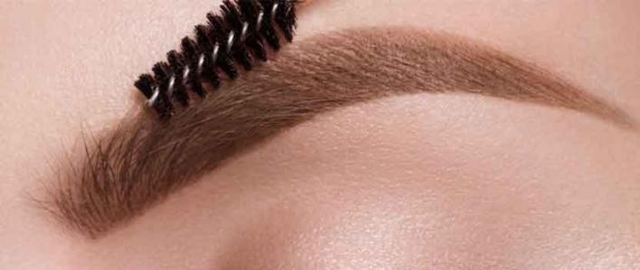 Lær deg å sminke perfekte bryn med våre produkter